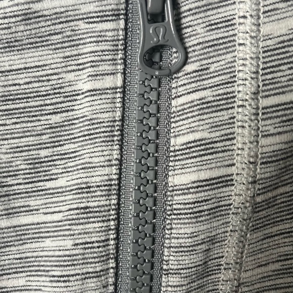 Lululemon define jacket size 10 - Picture 7 of 14